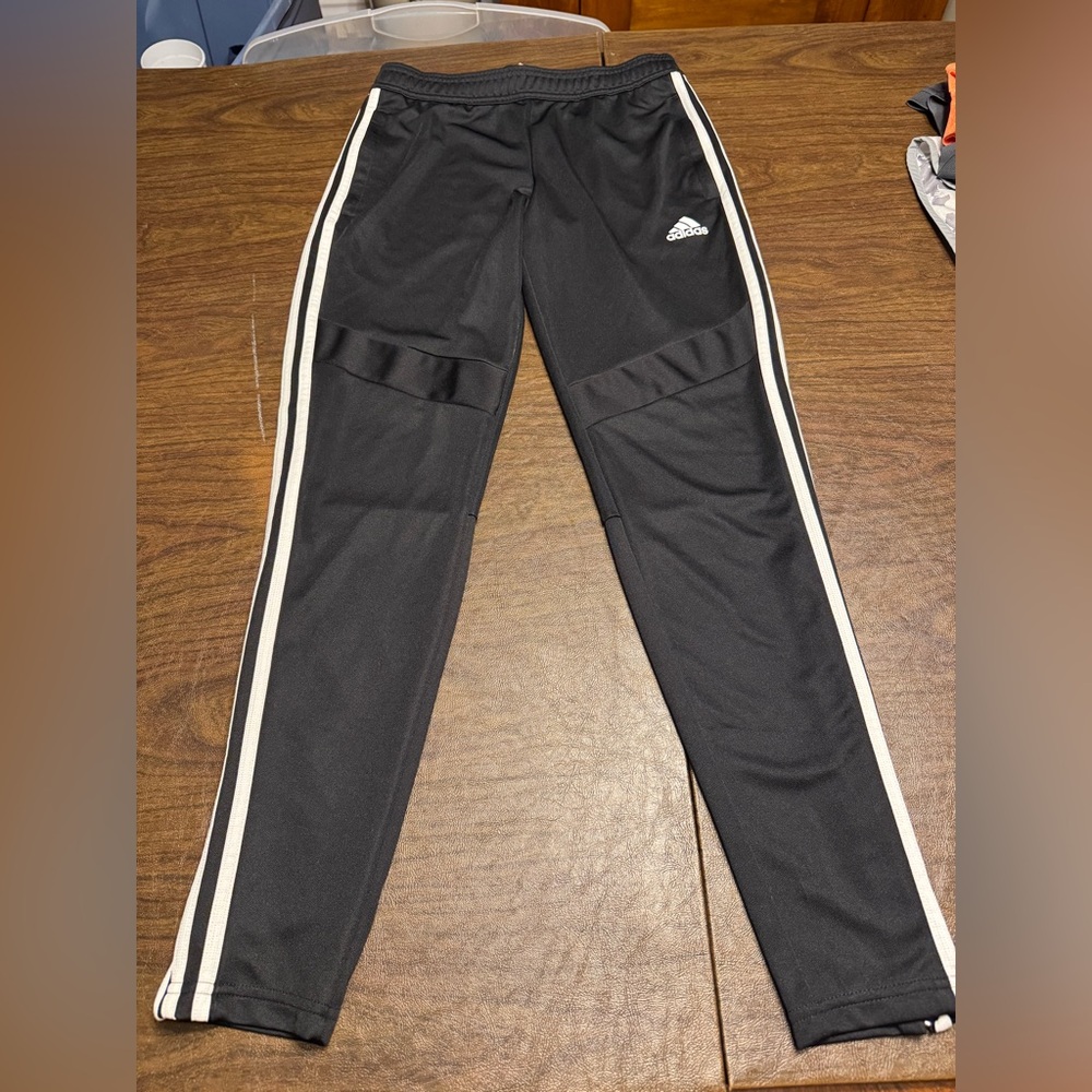 Adidas men’s small 3-stripe sweatpants Aeroready Joggers EUC